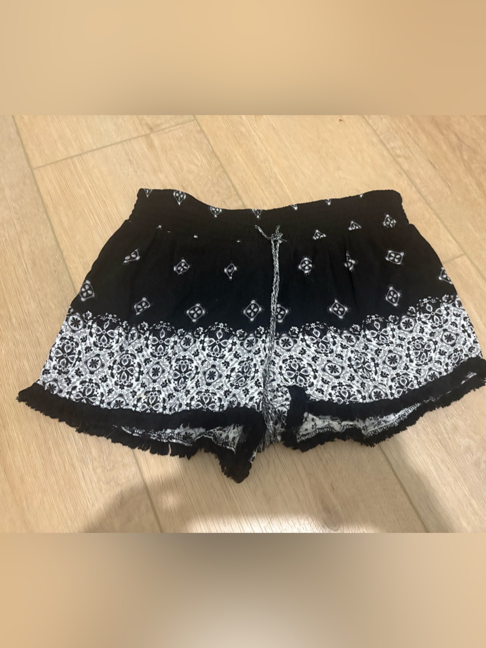 No Boundaries Black and White Printed Juniors Shorts 11/13